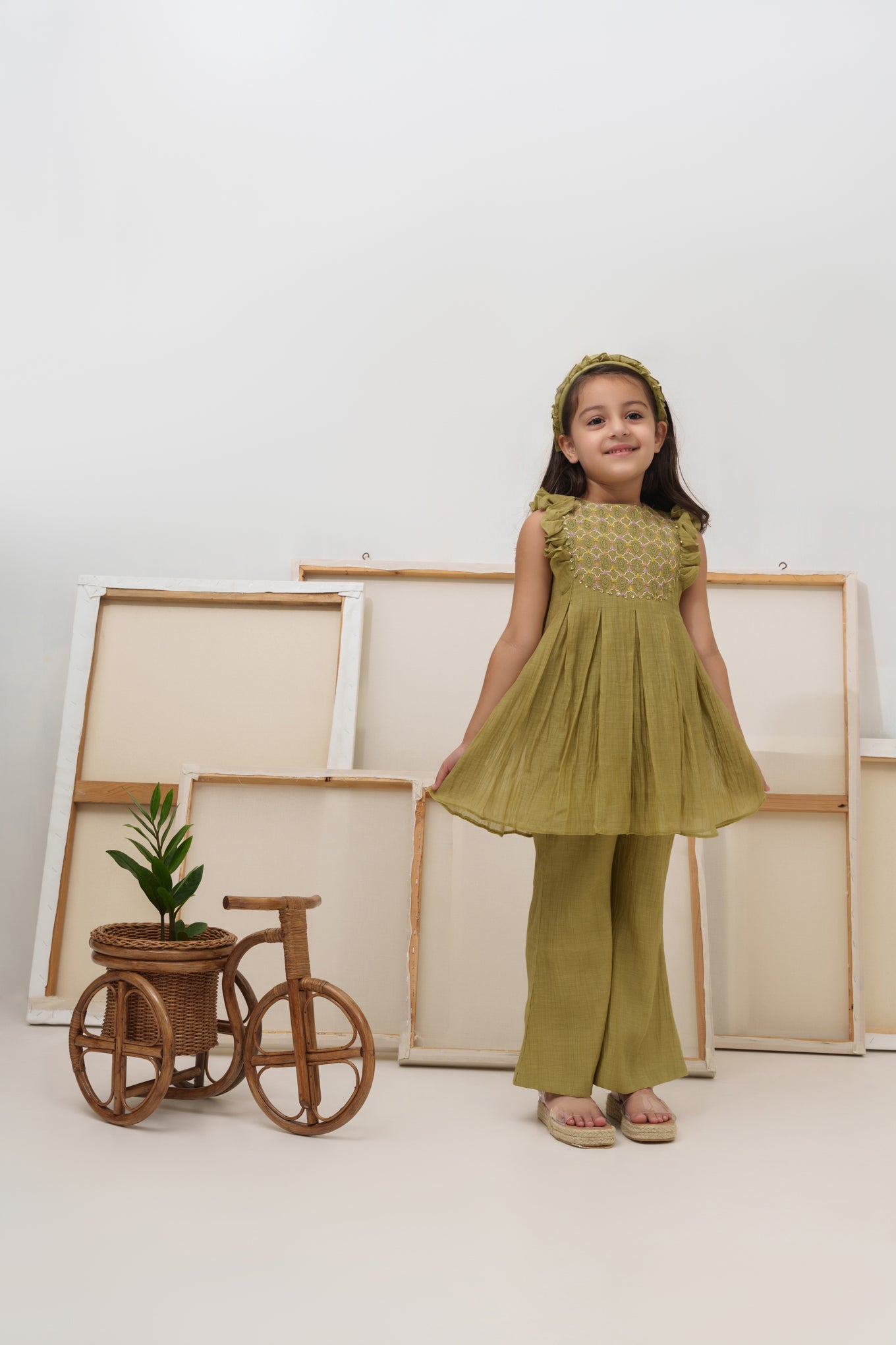 Green chanderi silk hand embroidered girls co-ord set