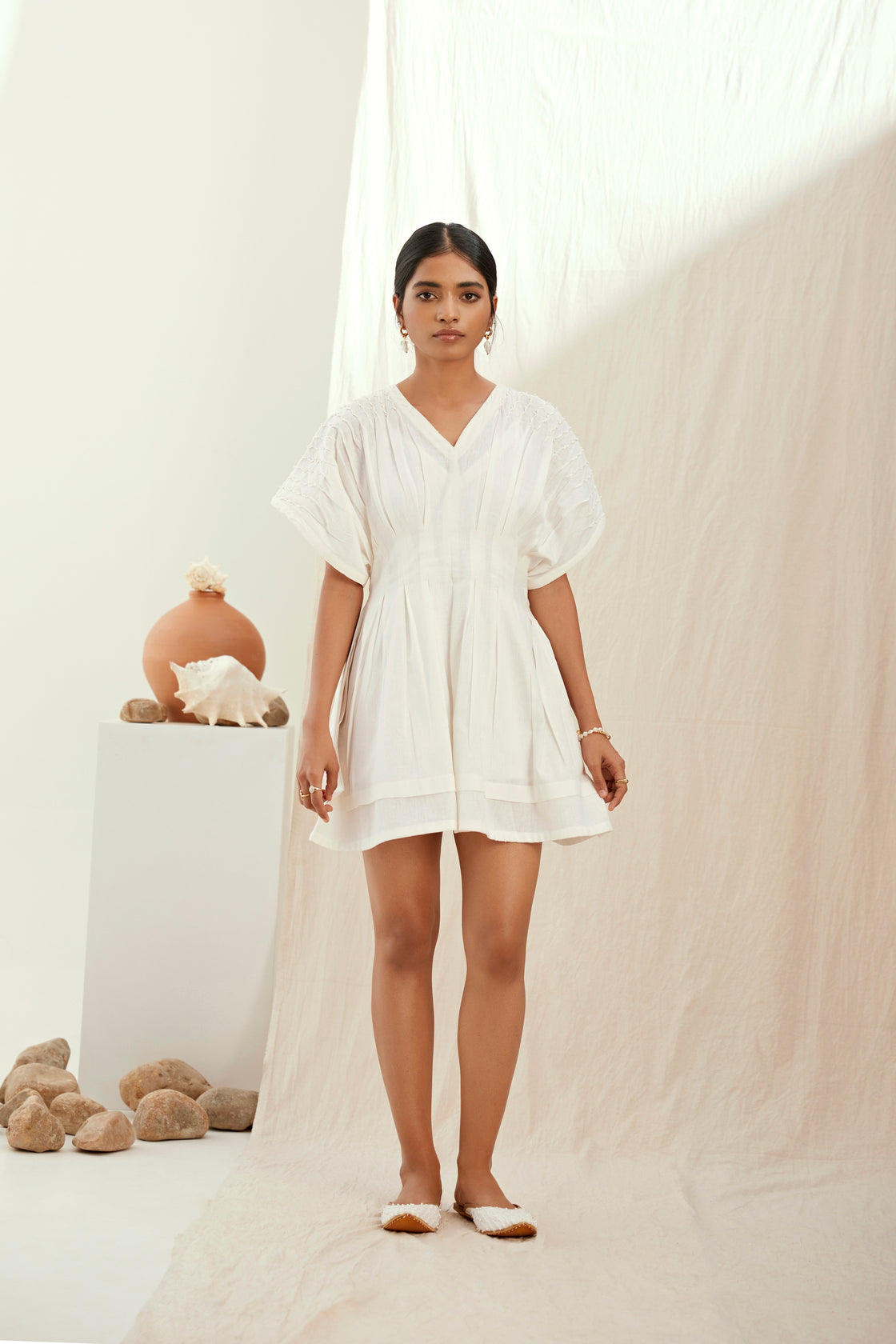 White linen pleated short dress