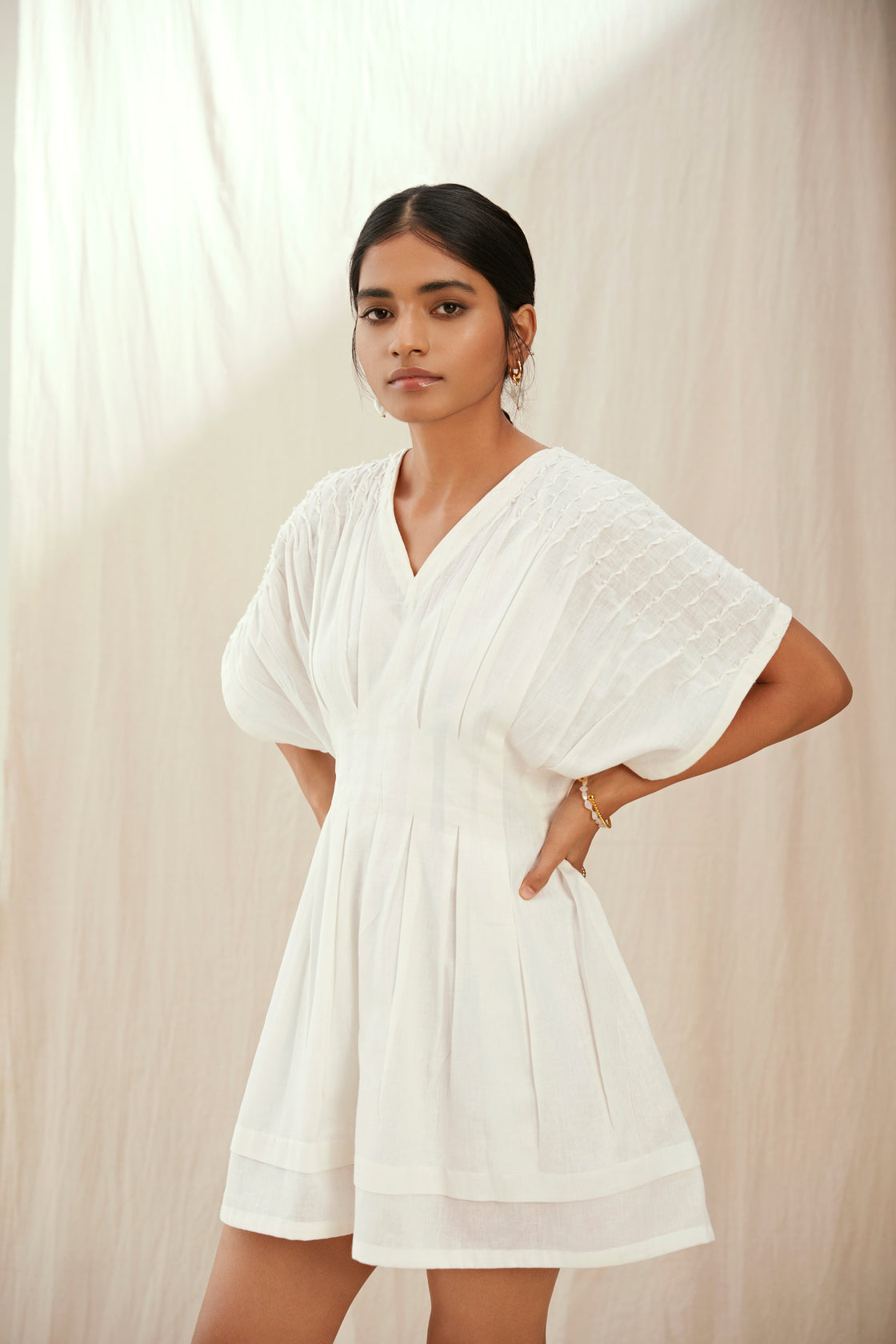 White linen pleated short dress