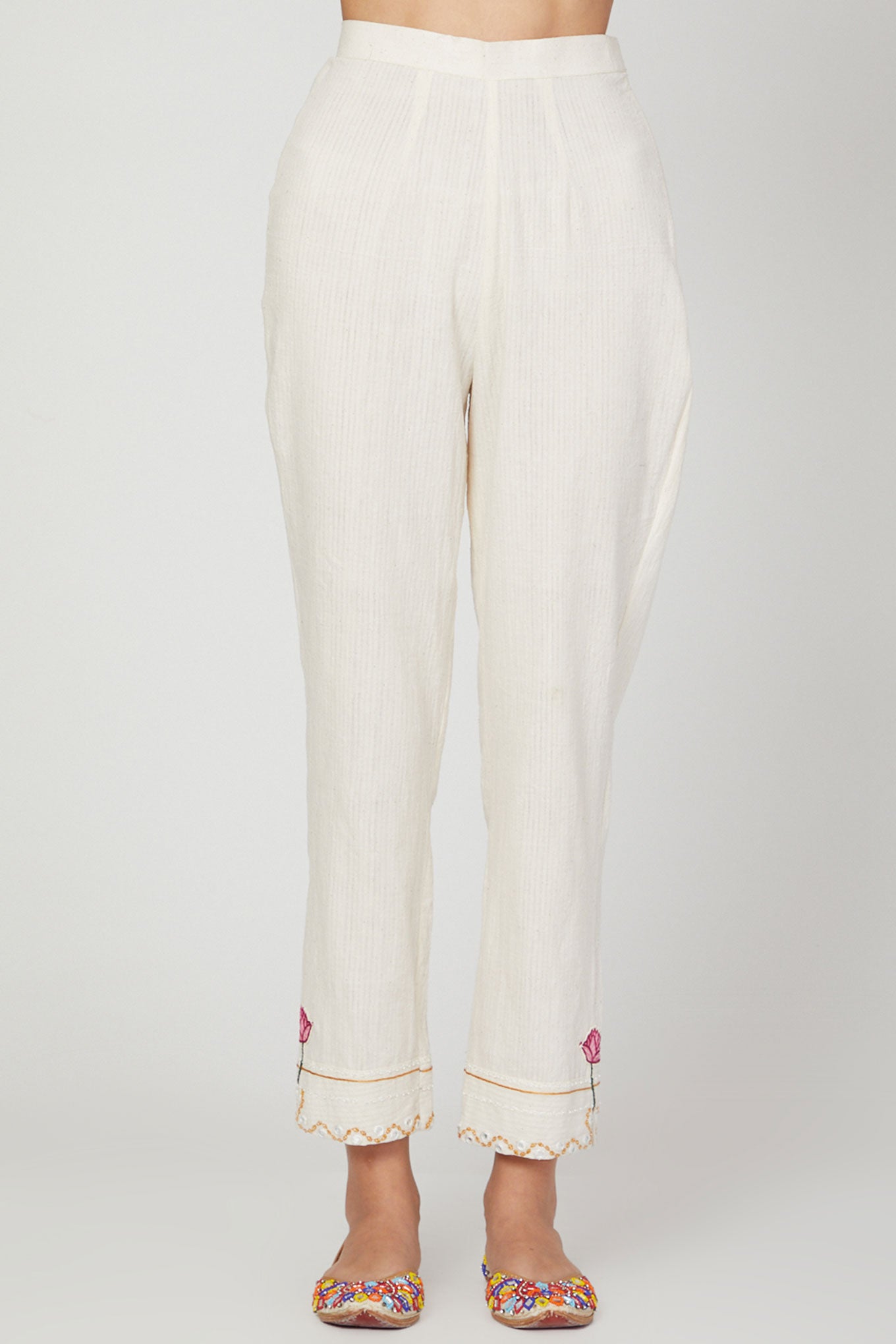White Lotus Separates In a Set